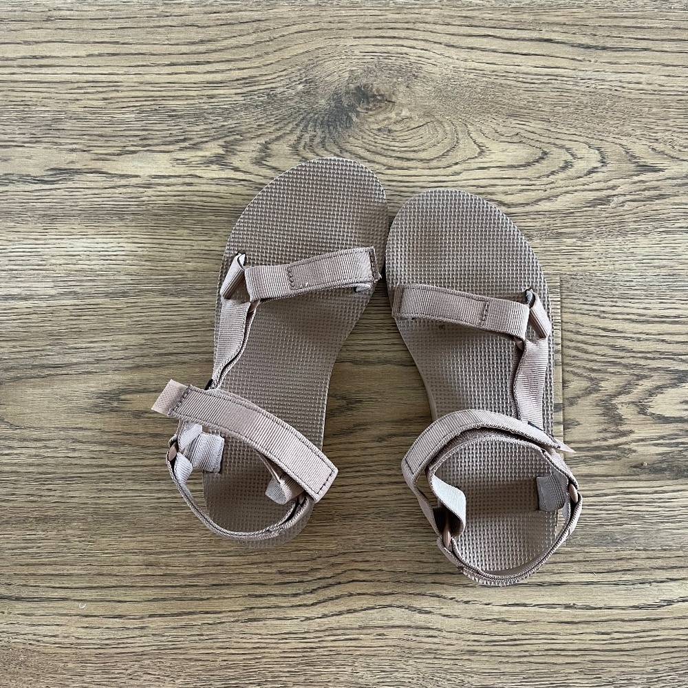 Tan Tevas